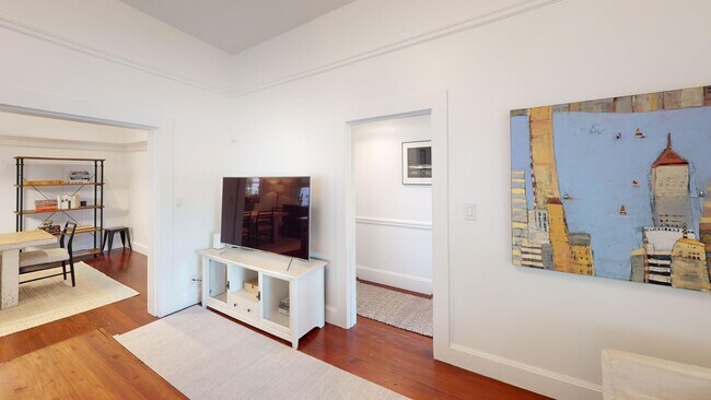 Building Photo - Downtown San Anselmo Updated 4x3 + aupair ...
