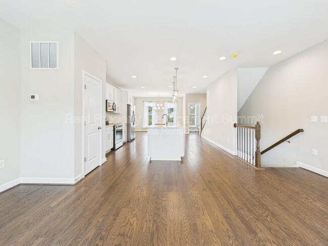 Building Photo - 3483 Monterey Dr