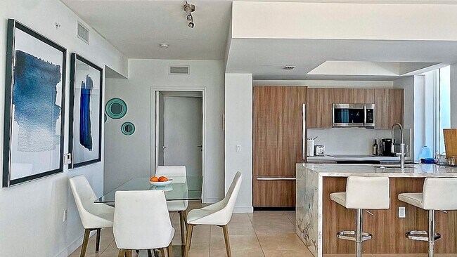 Building Photo - 401 N Birch Rd