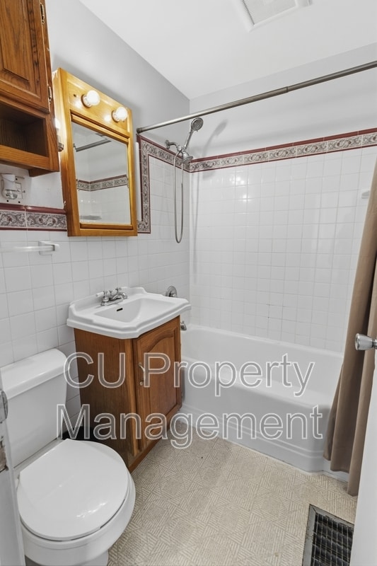 Building Photo - 208 Arcadia Dr