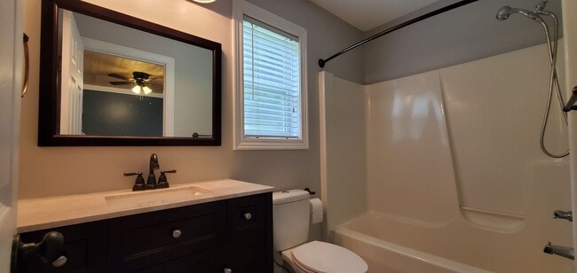 Building Photo - Spacious 5 Bedroom Executive Level Home