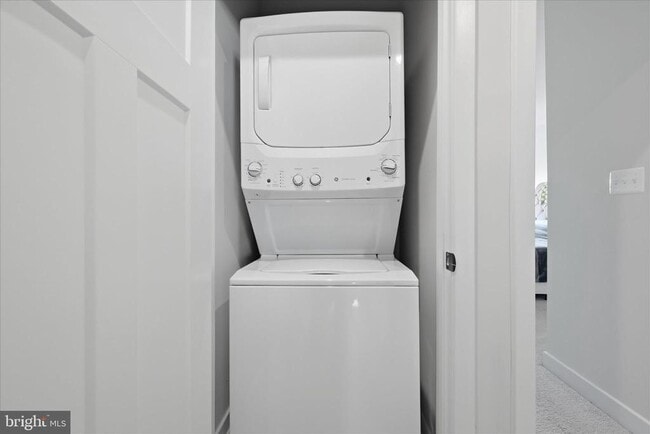 Building Photo - 2027 Track Cir