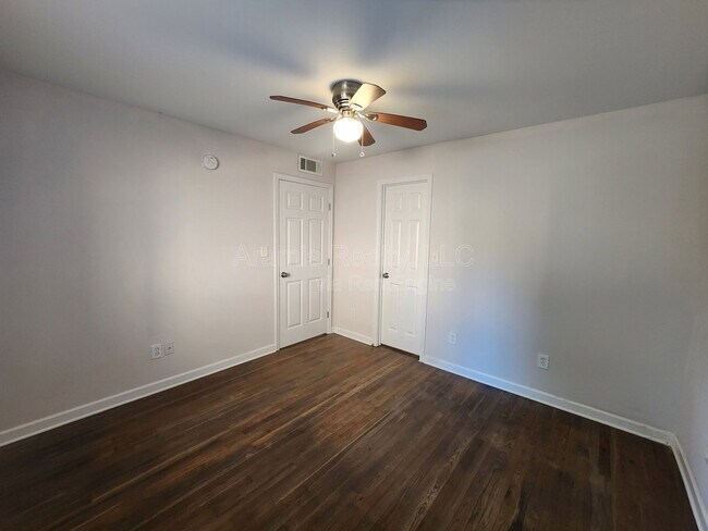 Building Photo - 1651 Line Cir