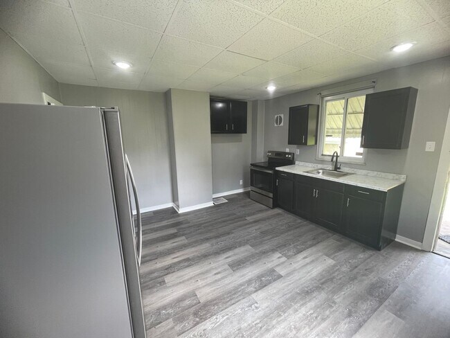 Building Photo - Charming 2-Bedroom, 1.5-Bath Home for Rent...