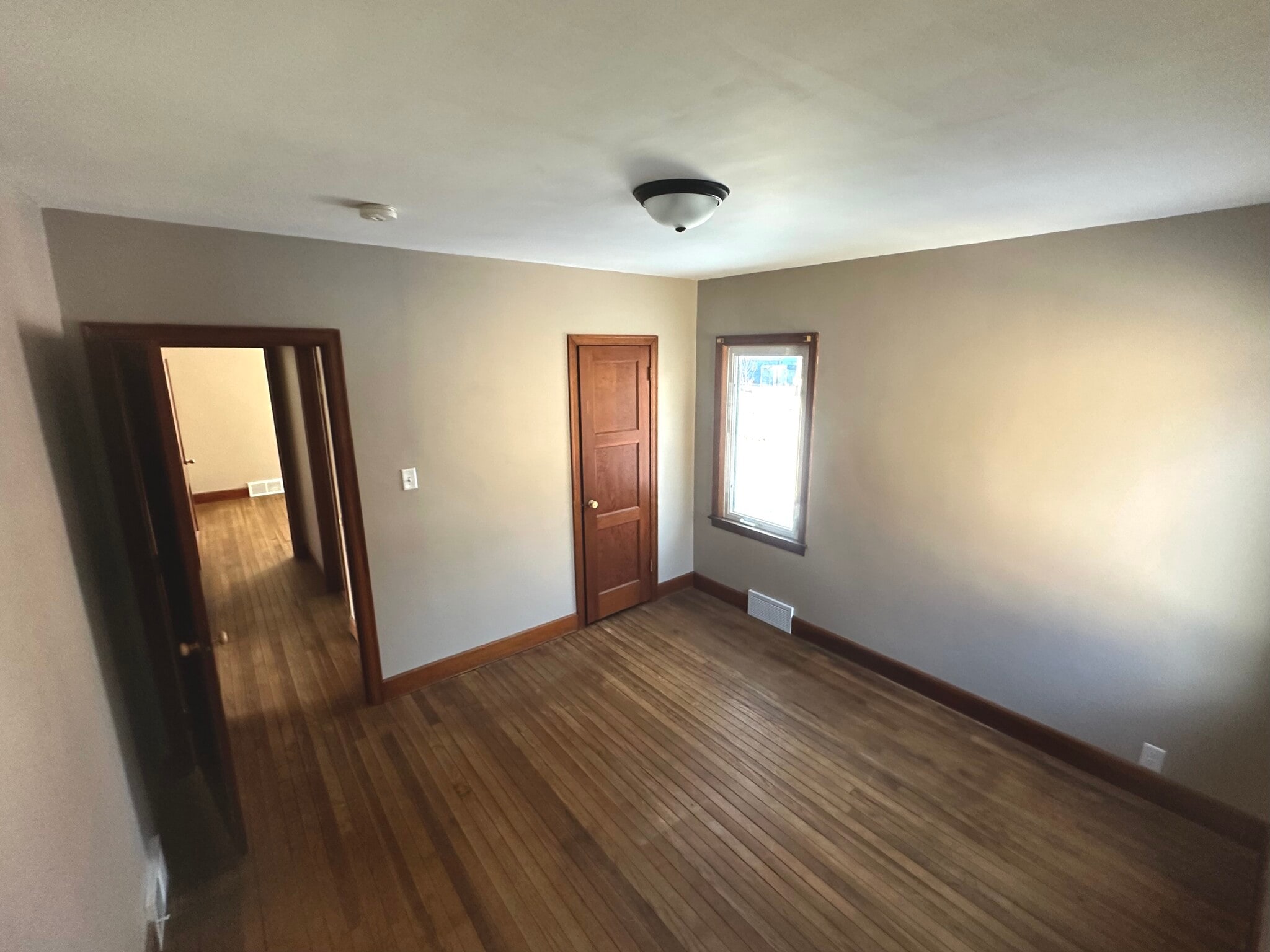 Building Photo - 519 Dassel Ave