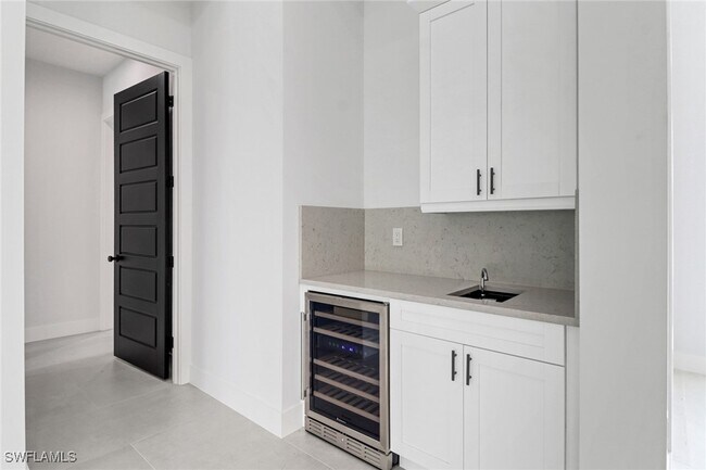 Building Photo - 739 23rd St SW