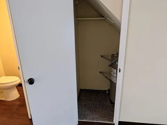 Building Photo - Available Now! Pet-Friendly 2 Bed/ 1.5 Bath with Patio & Parking