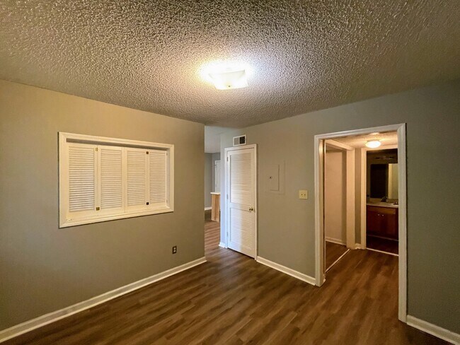 Building Photo - 6634 Willow Pointe Dr NW