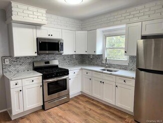 Building Photo - 7 Green St