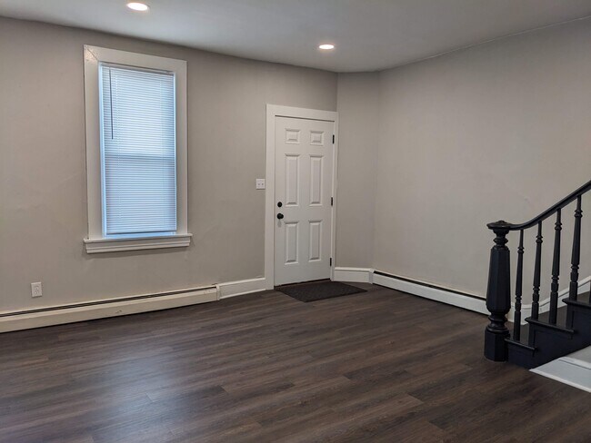 Building Photo - 329 N 2nd St