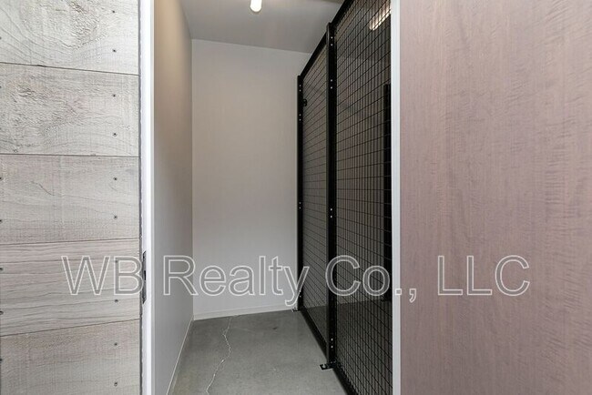 Building Photo - 315 5th St