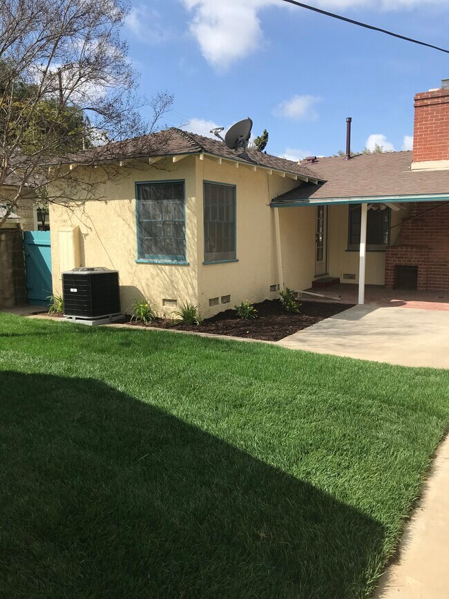 Building Photo - 554 S Indiana St