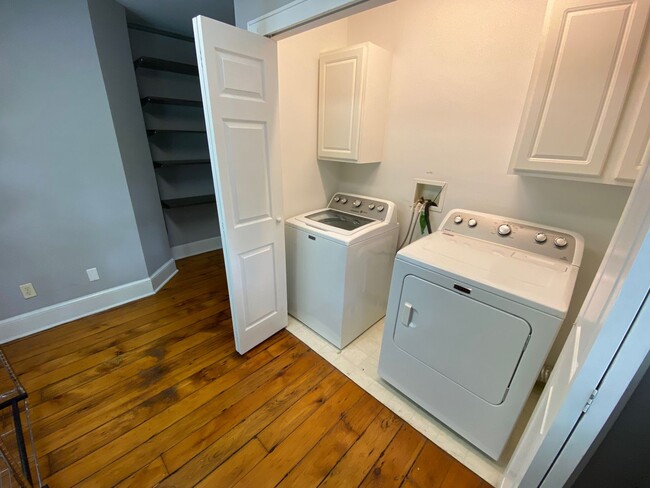 Building Photo - Italian Village home with Huge Yard