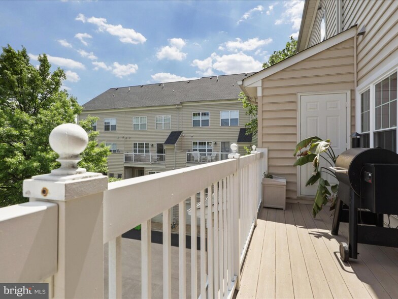 Building Photo - 5085 Donovan Dr