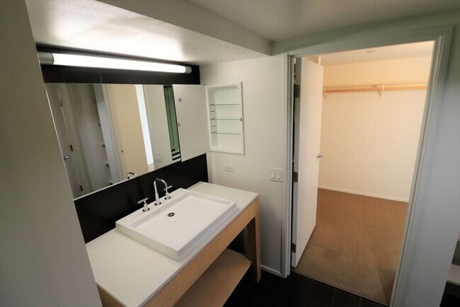 Building Photo - 7th Floor Montage - Live in Downtown Reno!