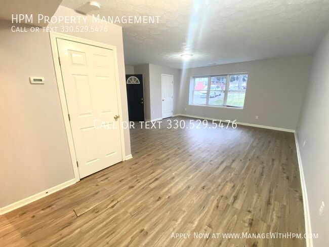 Building Photo - 328 Belle Ave SW