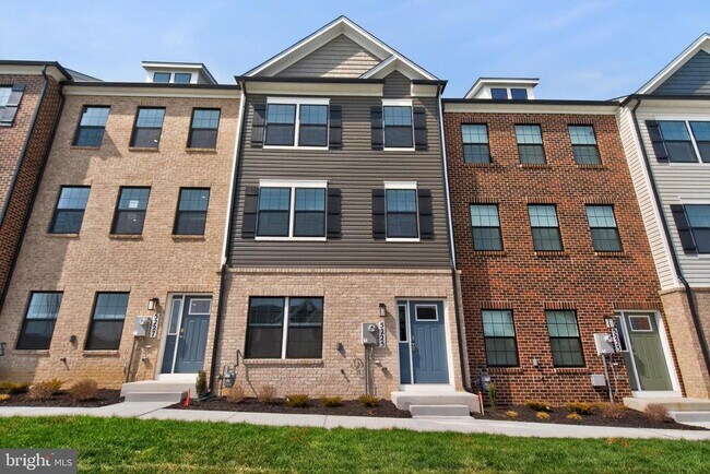 Building Photo - 5225 Manor Park Dr