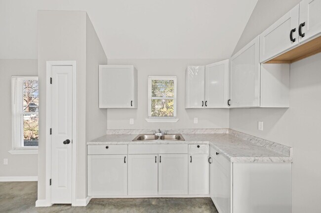 Building Photo - 1150 Melrose St