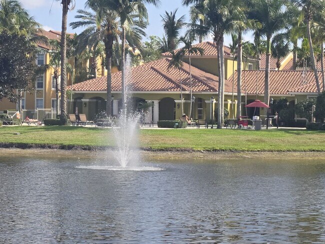 Building Photo - RESORT STYLE, BEAUTIFUL 2 BEDROOM AND 2 BATHROOMS ON THE TOP FLOOR