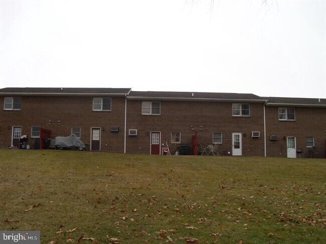 Building Photo - 691 Center Dr