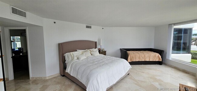 Building Photo - 2575 S Ocean Blvd