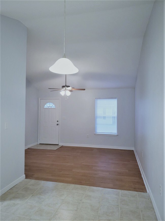 Building Photo - 122 US-331