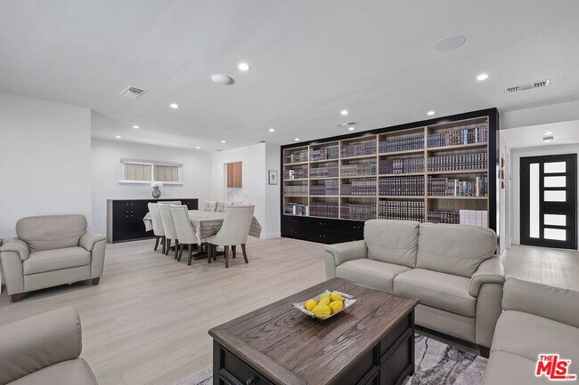 Building Photo - 12849 Tiara St