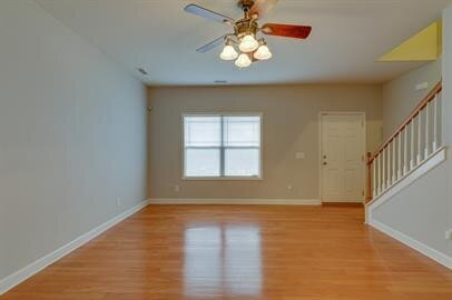Building Photo - Beautiful 3 bedrooms 2.5 bathrooms in Spri...
