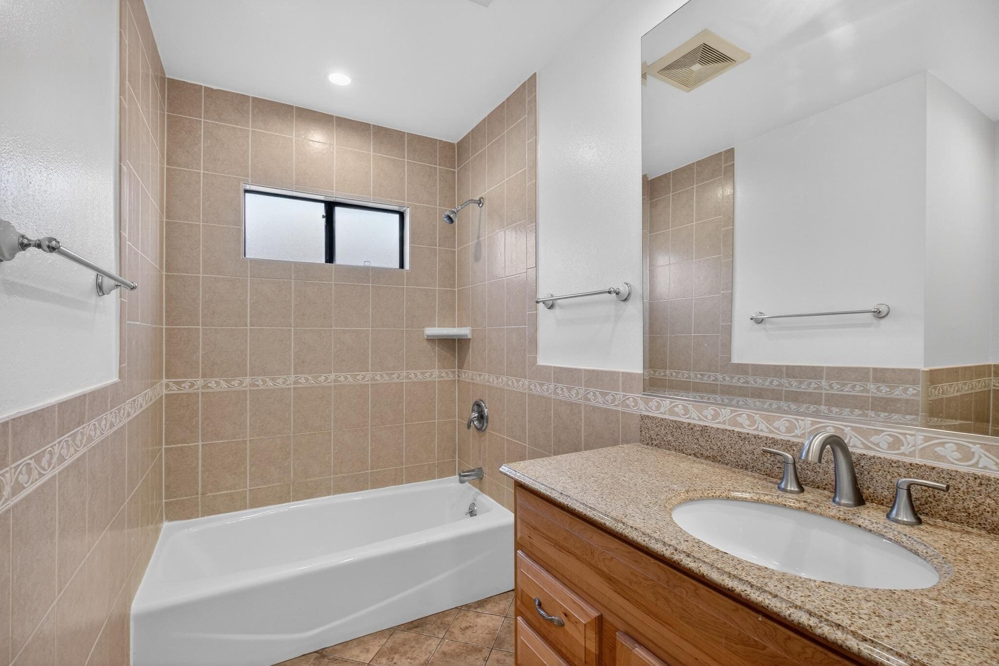 Building Photo - 15202 Florwood Ave