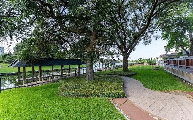 Building Photo - 8311 Amber Cove Dr
