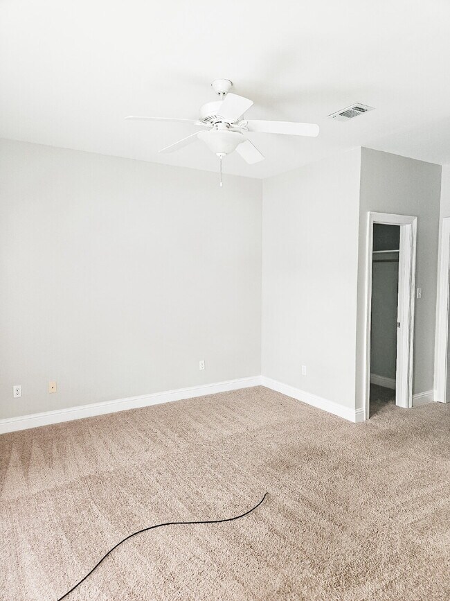Building Photo - Great Biloxi 2/2 close to the beach!