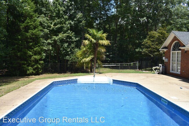 Building Photo - 4 br, 3.5 bath House - 8585 Midland Road