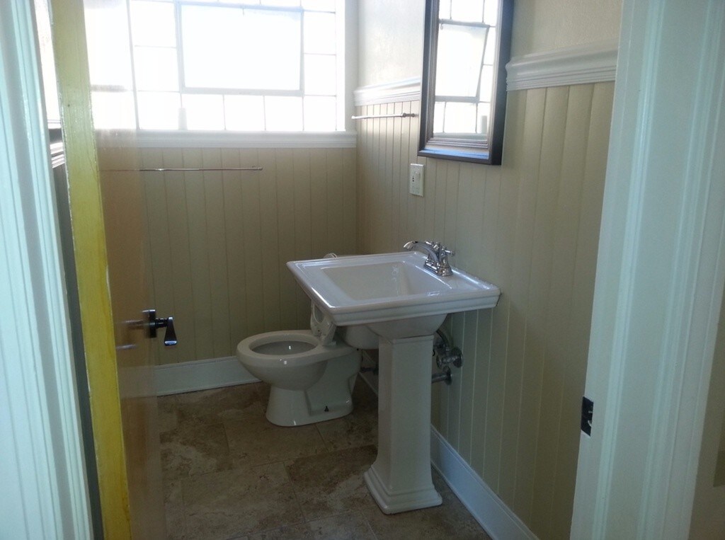 Full bathroom with tub/shower combo - 6116 N Meade Ave