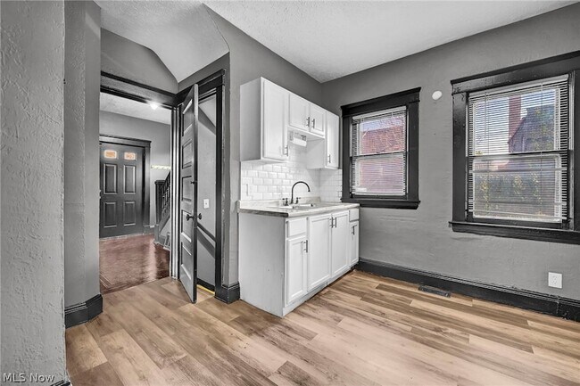 Building Photo - 2893 E 119th St