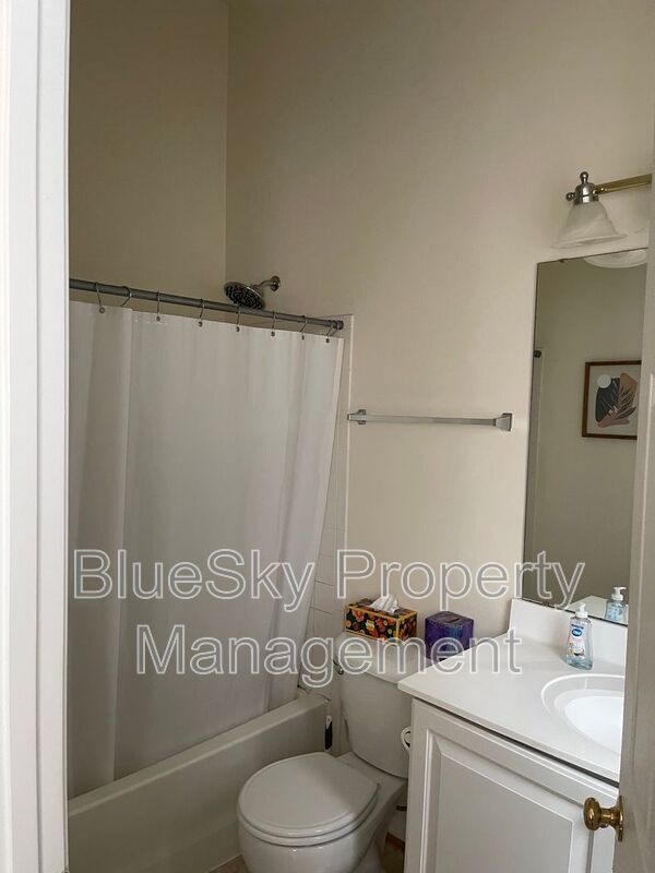 Building Photo - 2064 Lockwood Dr