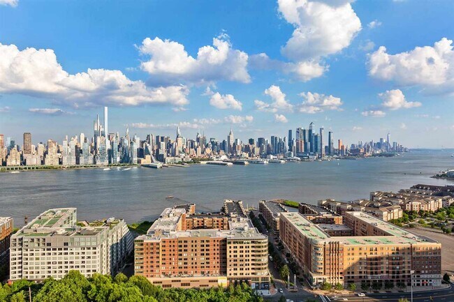 Primary Photo - 6040 BLVD E