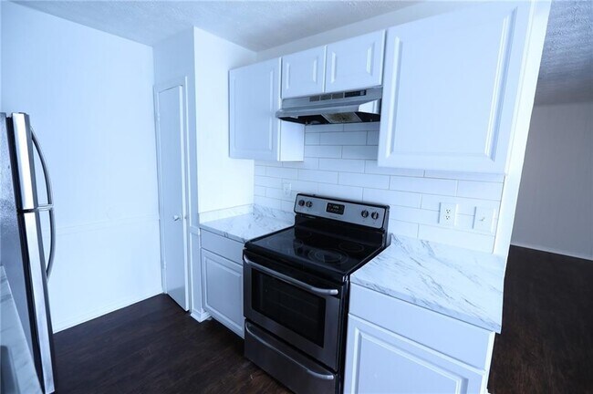 Building Photo - 1967 Singer Way