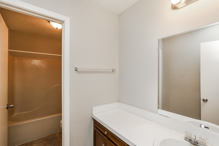 Building Photo - 2028 Gloria Dr