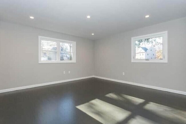 Building Photo - 115 Grove St