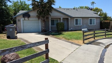 Building Photo - 127 Huber Ct