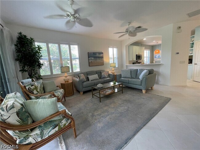 Building Photo - 10640 Camarelle Cir
