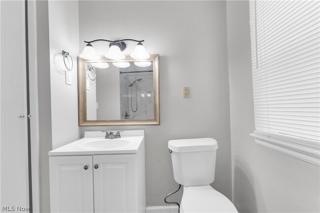 Building Photo - 876 E 209th St