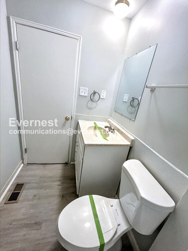 Building Photo - 12465 Shoreside Dr