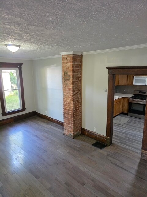 Building Photo - 164 E Church St