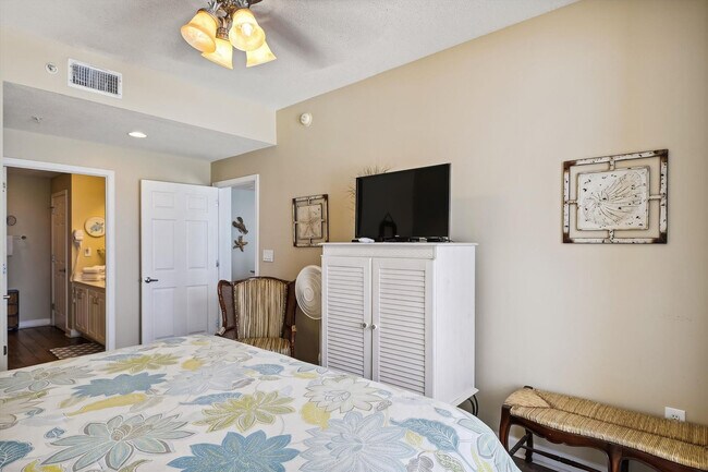 Building Photo - 12011 Front Beach Rd