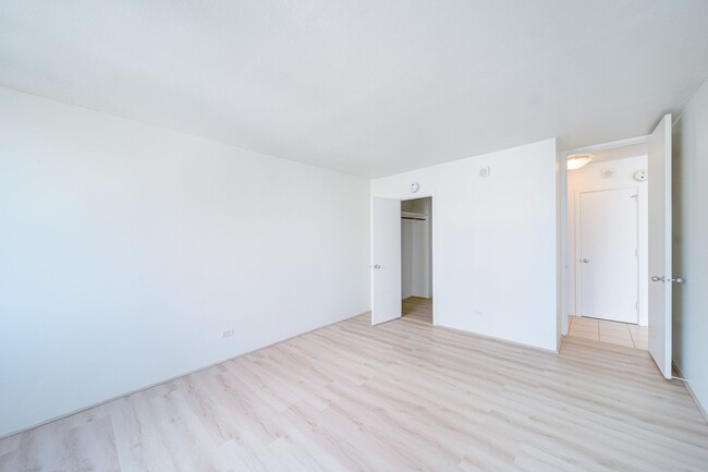 Building Photo - Beautiful, Spacious, Fully Renovated, 1 be...