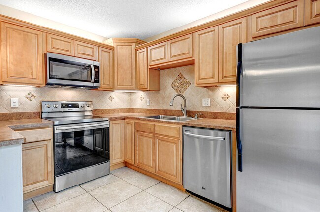 Building Photo - 2111 Vista Oaks Cir NE
