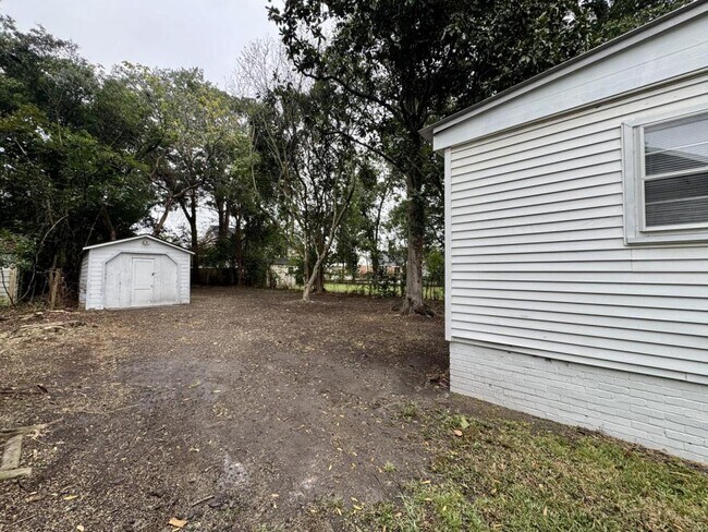 Building Photo - 109 Winston St