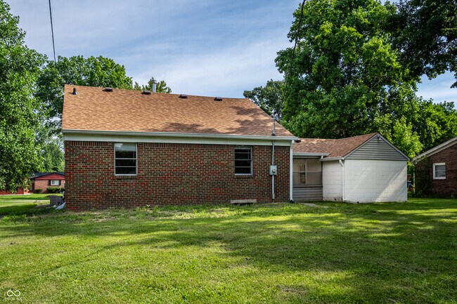 Building Photo - 1651 W 57th St