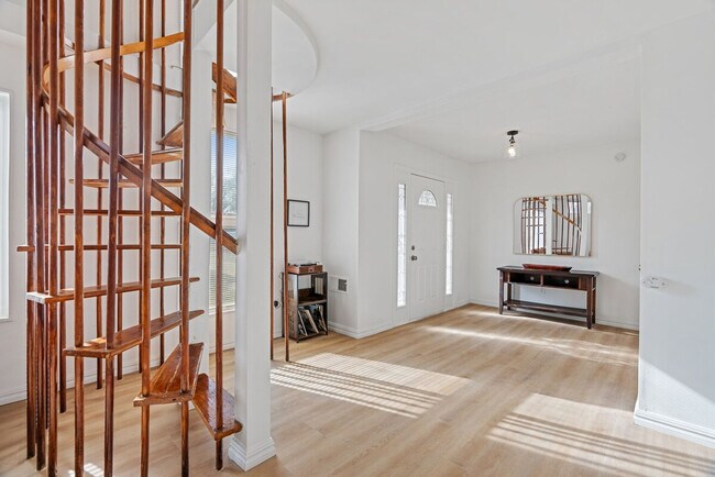 Building Photo - 3720 Greengrass Dr